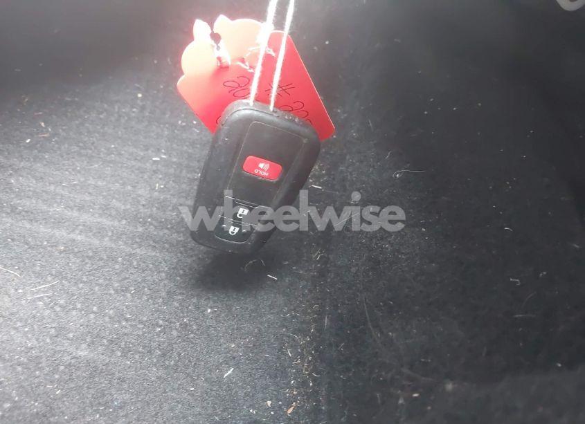 Photo 11 of 2019 Toyota C-hr XLE (VIN NMTKHMBX2KR090611)