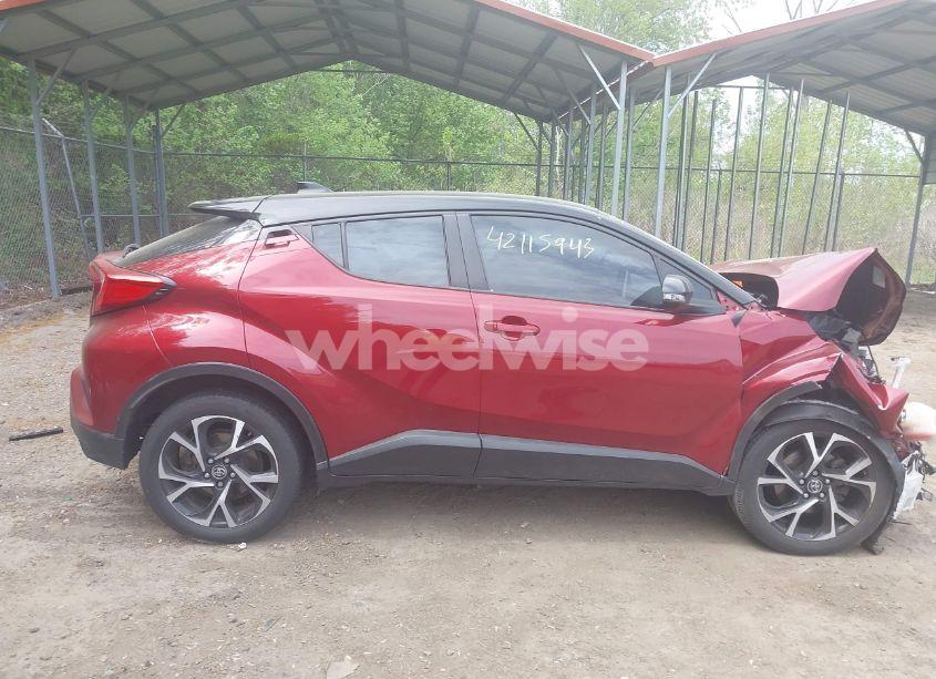 Photo 13 of 2019 Toyota C-hr XLE (VIN NMTKHMBX2KR090611)