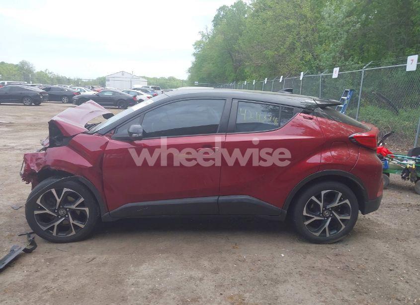 Photo 14 of 2019 Toyota C-hr XLE (VIN NMTKHMBX2KR090611)