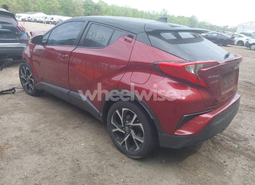 Photo 3 of 2019 Toyota C-hr XLE (VIN NMTKHMBX2KR090611)