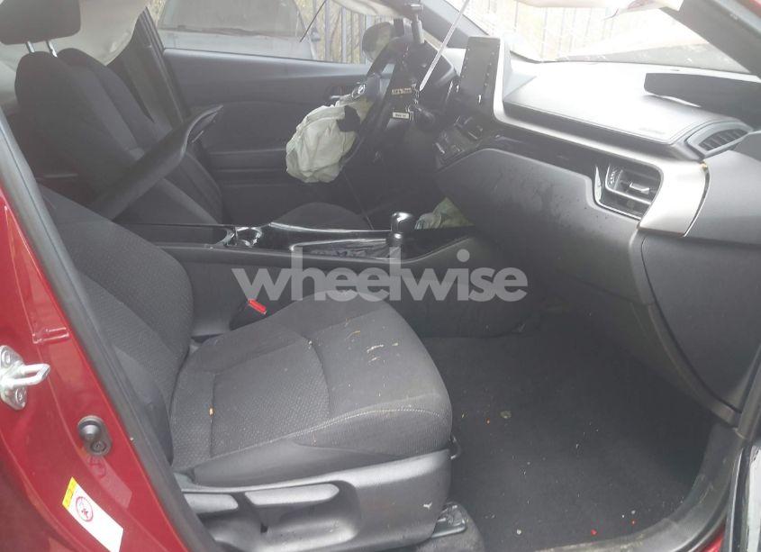 Photo 5 of 2019 Toyota C-hr XLE (VIN NMTKHMBX2KR090611)