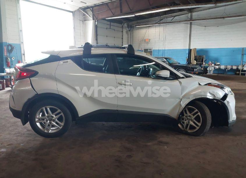 Photo 13 of 2021 Toyota C-hr LE (VIN NMTKHMBX2MR120886)