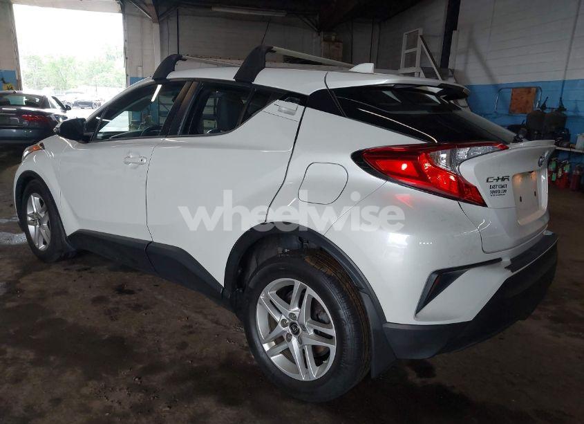 Photo 3 of 2021 Toyota C-hr LE (VIN NMTKHMBX2MR120886)