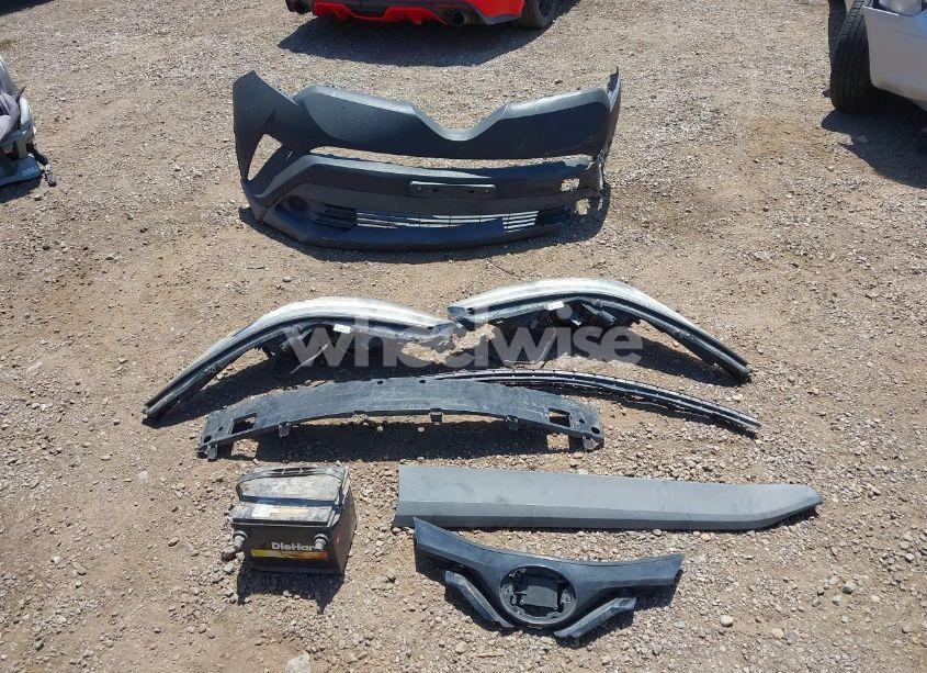 Photo 11 of 2018 Toyota C-hr XLE (VIN NMTKHMBX3JR024079)