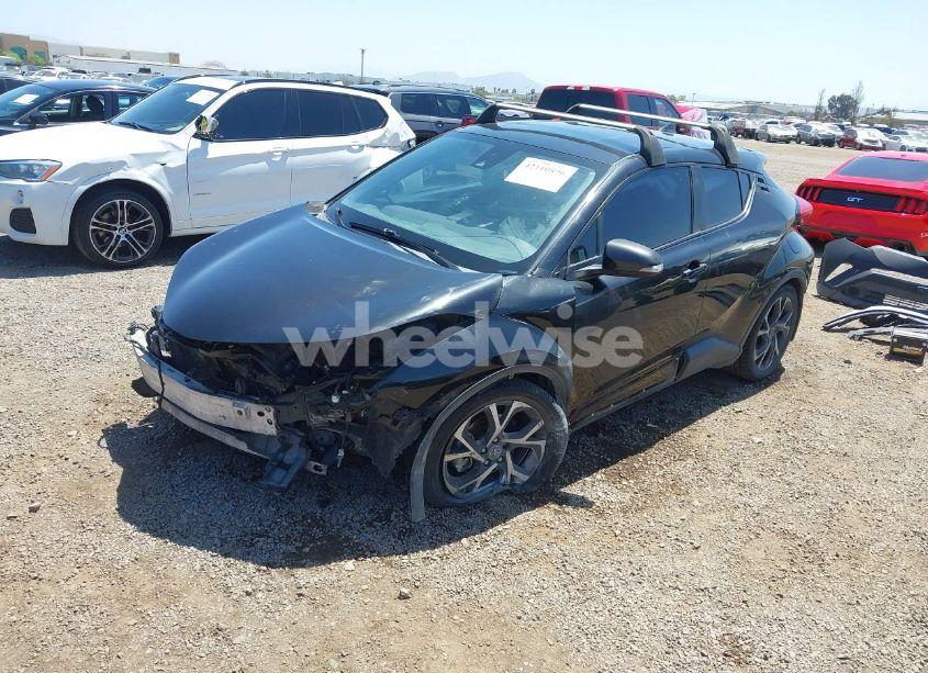 Photo 2 of 2018 Toyota C-hr XLE (VIN NMTKHMBX3JR024079)