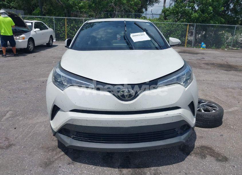 Photo 12 of 2019 Toyota C-hr XLE (VIN NMTKHMBX3KR087281)