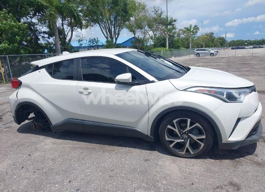 Photo 13 of 2019 Toyota C-hr XLE (VIN NMTKHMBX3KR087281)