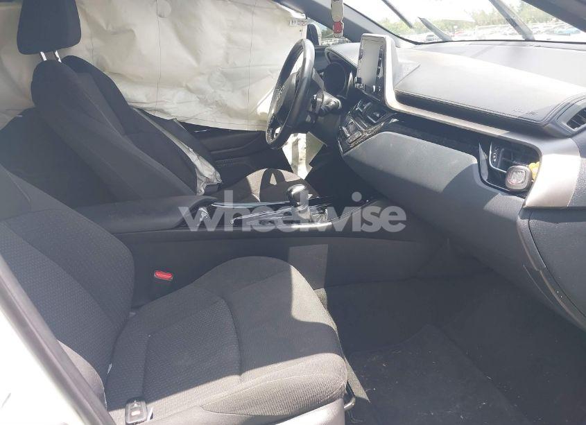 Photo 5 of 2019 Toyota C-hr XLE (VIN NMTKHMBX3KR087281)