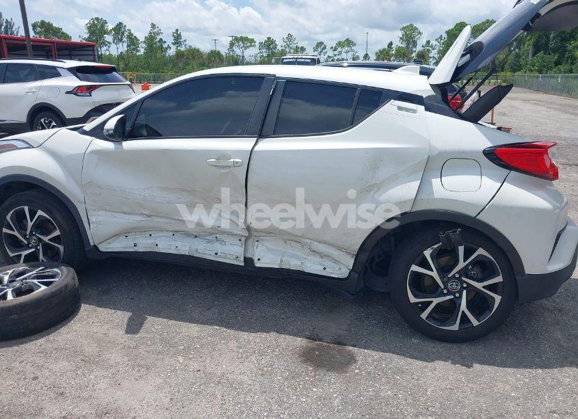 Photo 6 of 2019 Toyota C-hr XLE (VIN NMTKHMBX3KR087281)