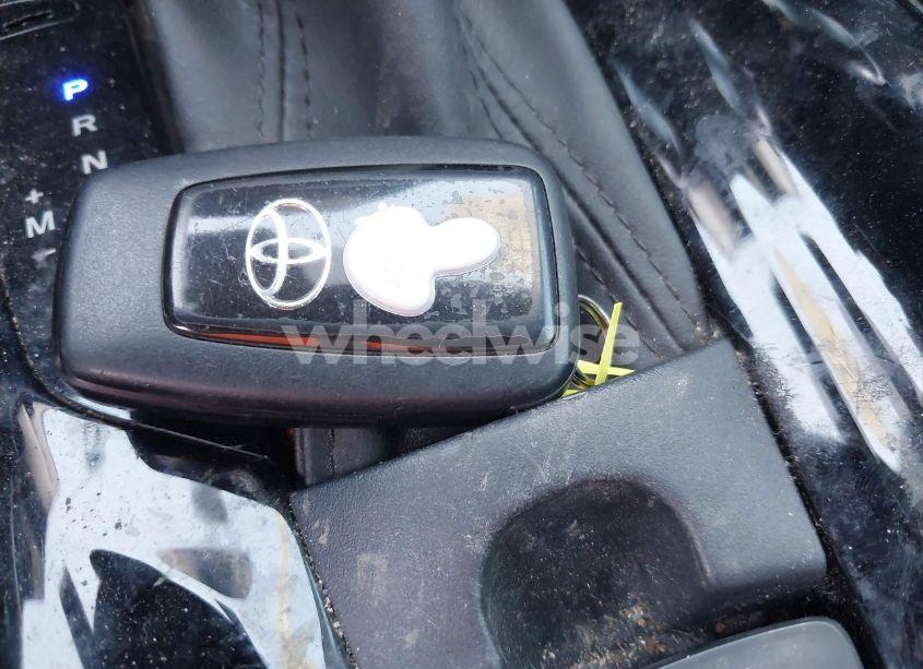 Photo 11 of 2021 Toyota C-hr XLE (VIN NMTKHMBX3MR123683)