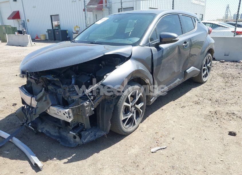 Photo 2 of 2021 Toyota C-hr XLE (VIN NMTKHMBX3MR123683)