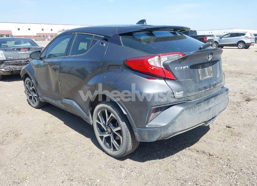Photo 3 of 2021 Toyota C-hr XLE (VIN NMTKHMBX3MR123683)
