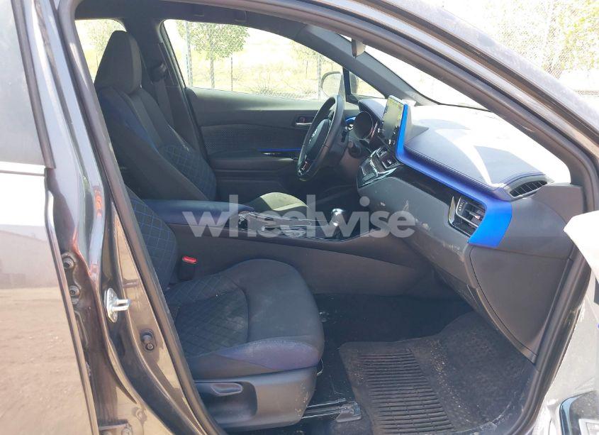 Photo 5 of 2021 Toyota C-hr XLE (VIN NMTKHMBX3MR123683)