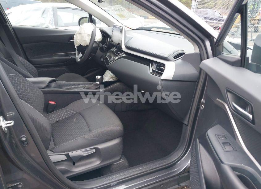 Photo 5 of 2021 Toyota C-hr LE (VIN NMTKHMBX3MR125580)