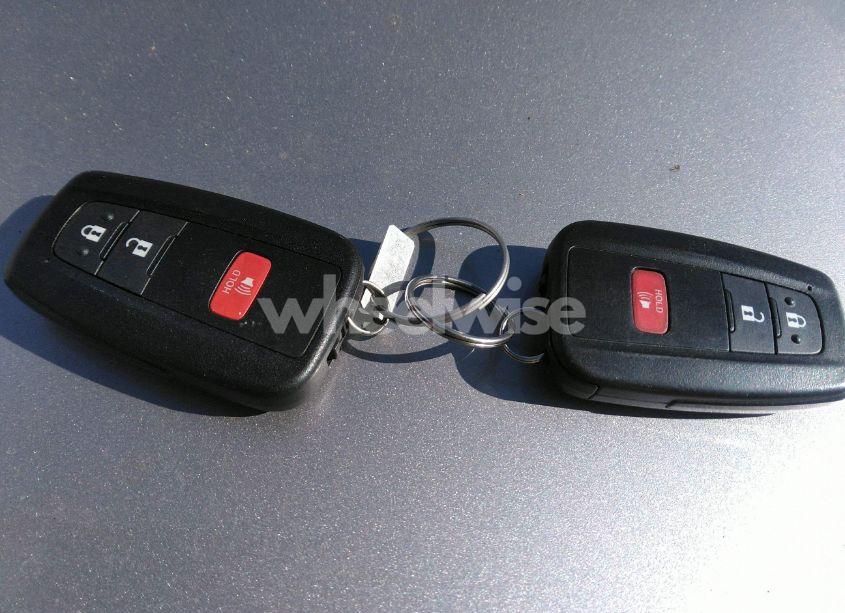 Photo 11 of 2018 Toyota C-hr XLE PREMIUM (VIN NMTKHMBX4JR040789)