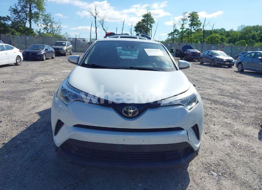 Photo 13 of 2019 Toyota C-hr XLE (VIN NMTKHMBX4KR077911)