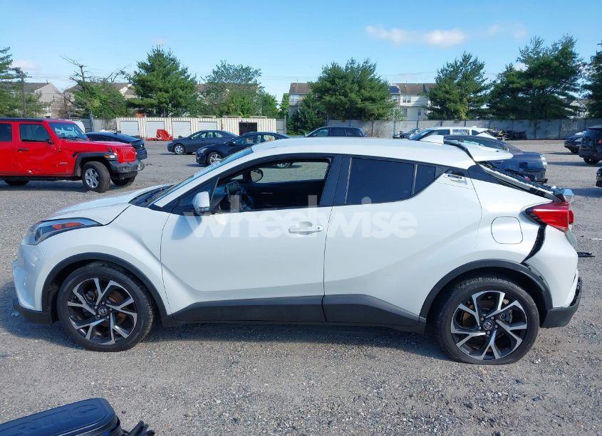 Photo 15 of 2019 Toyota C-hr XLE (VIN NMTKHMBX4KR077911)
