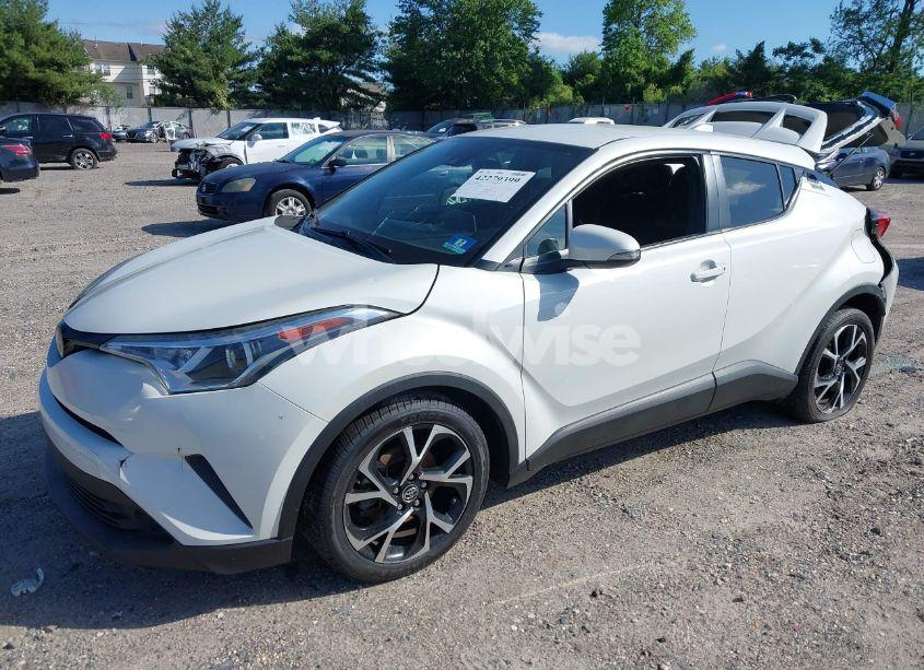 Photo 2 of 2019 Toyota C-hr XLE (VIN NMTKHMBX4KR077911)