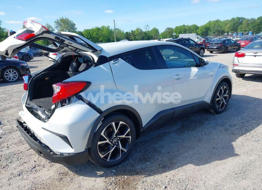 Photo 4 of 2019 Toyota C-hr XLE (VIN NMTKHMBX4KR077911)