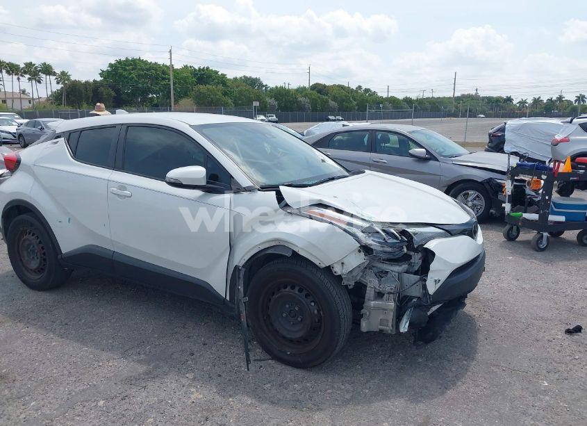 2021 Toyota C-hr LE (VIN NMTKHMBX4MR130660) main photo