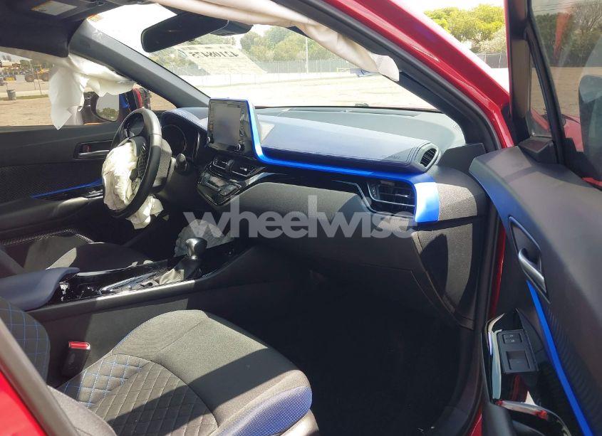 Photo 5 of 2022 Toyota C-hr XLE (VIN NMTKHMBX4NR141627)