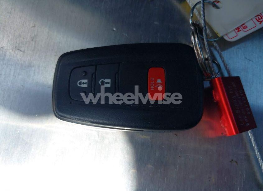 Photo 11 of 2018 Toyota C-hr XLE PREMIUM (VIN NMTKHMBX5JR045242)