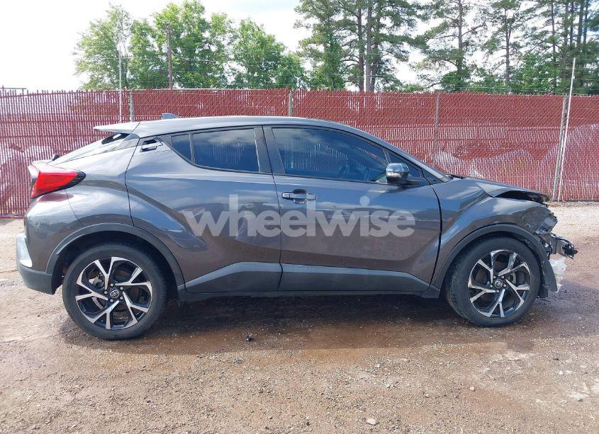 Photo 14 of 2018 Toyota C-hr XLE PREMIUM (VIN NMTKHMBX5JR045242)