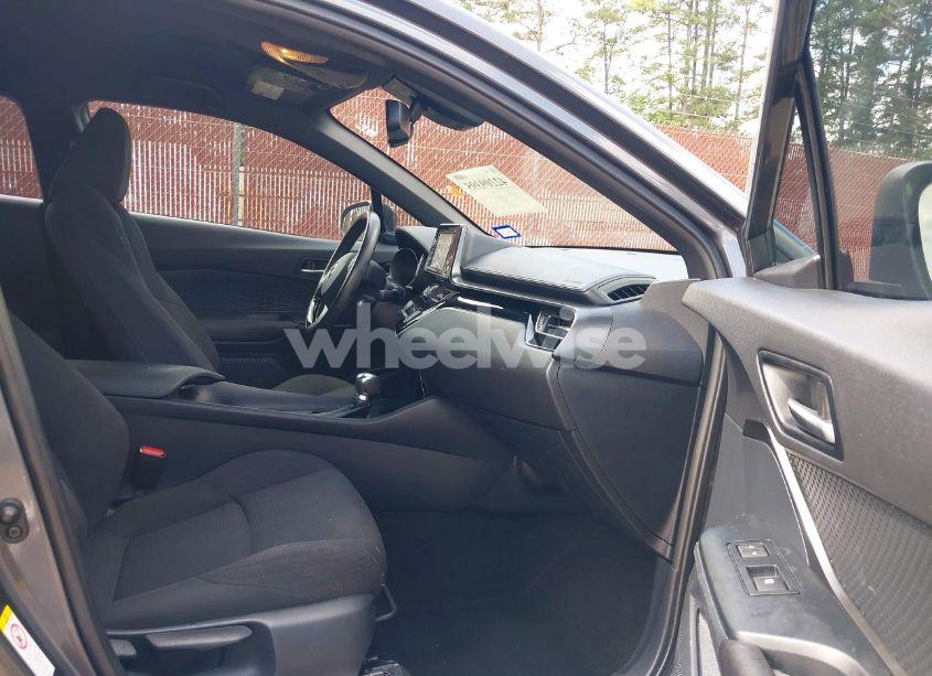 Photo 5 of 2018 Toyota C-hr XLE PREMIUM (VIN NMTKHMBX5JR045242)