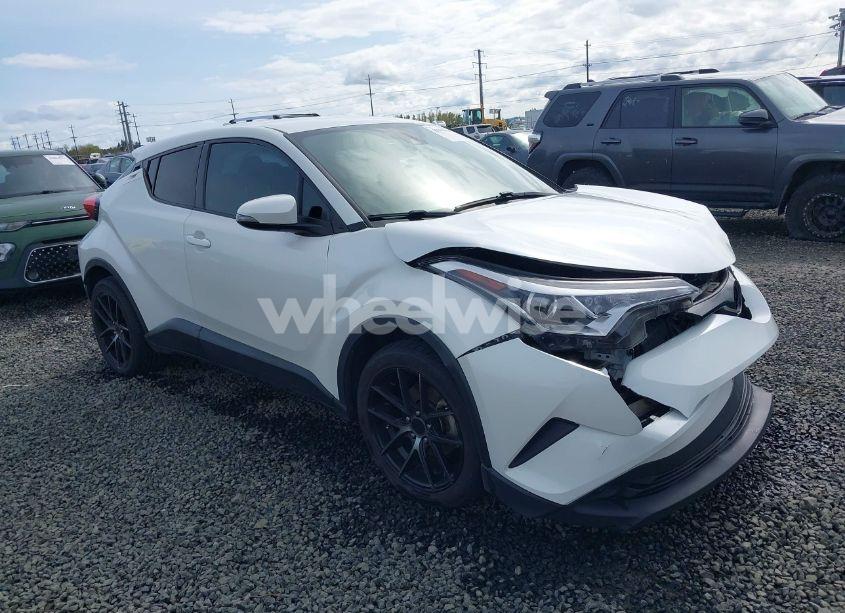 2018 Toyota C-hr XLE (VIN NMTKHMBX6JR002044) main photo