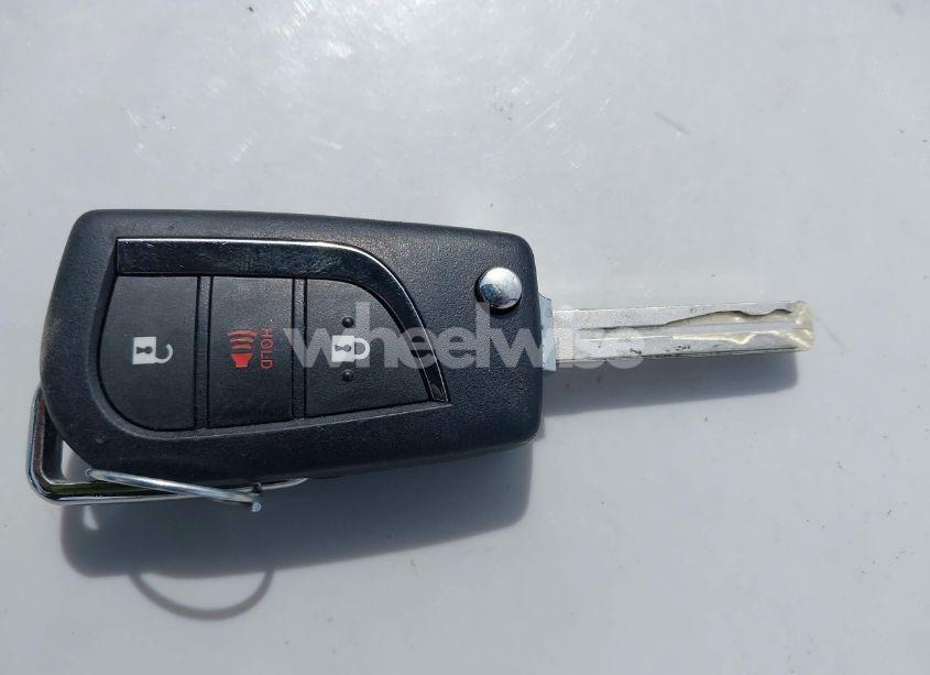 Photo 11 of 2018 Toyota C-hr XLE (VIN NMTKHMBX6JR002044)