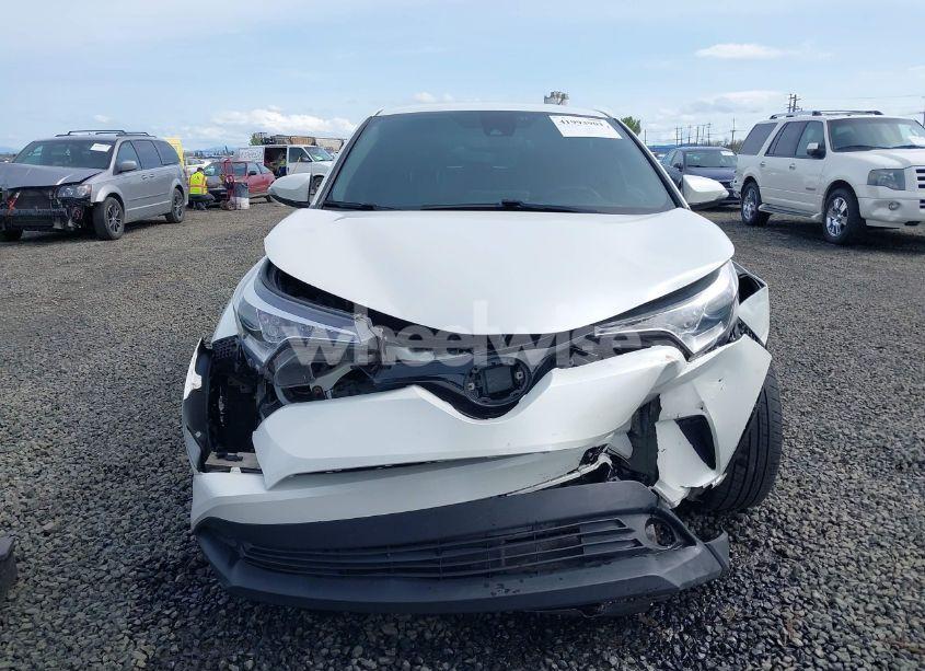 Photo 12 of 2018 Toyota C-hr XLE (VIN NMTKHMBX6JR002044)