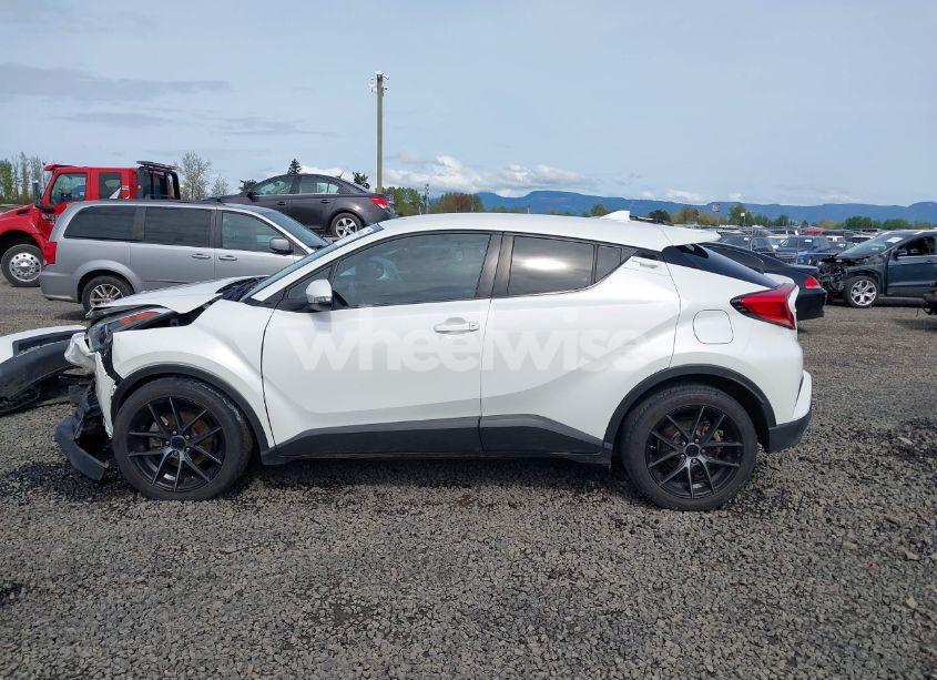 Photo 14 of 2018 Toyota C-hr XLE (VIN NMTKHMBX6JR002044)