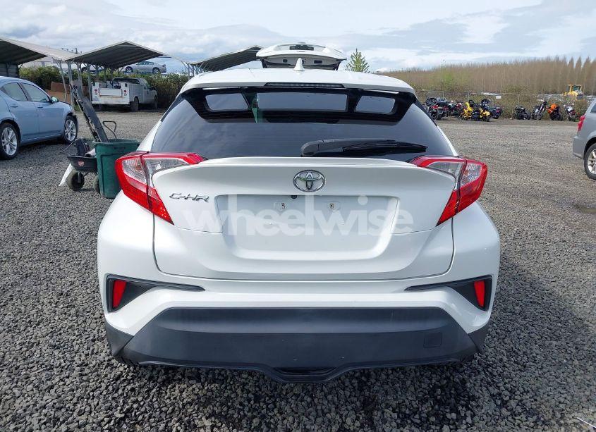 Photo 16 of 2018 Toyota C-hr XLE (VIN NMTKHMBX6JR002044)