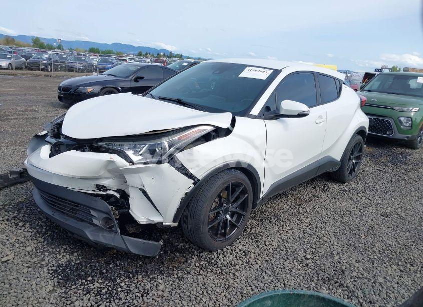 Photo 2 of 2018 Toyota C-hr XLE (VIN NMTKHMBX6JR002044)
