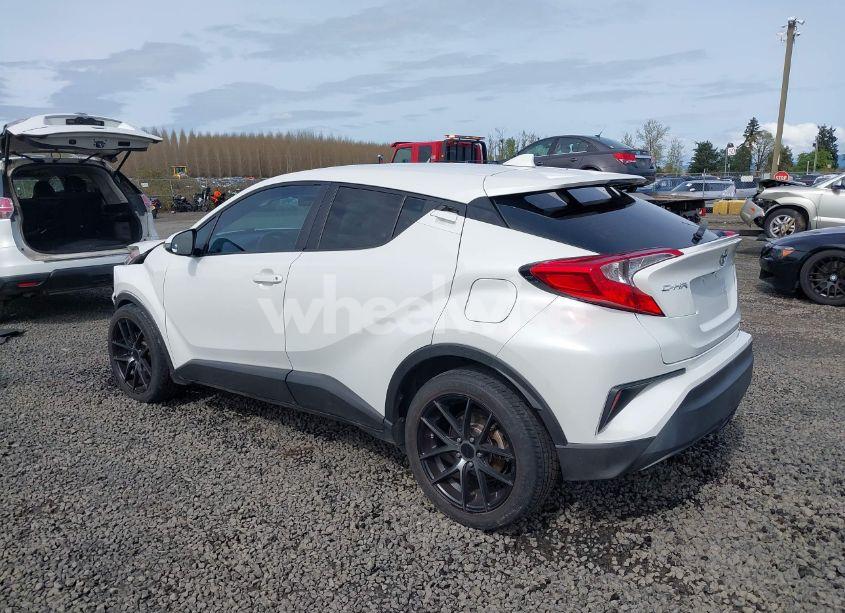 Photo 3 of 2018 Toyota C-hr XLE (VIN NMTKHMBX6JR002044)
