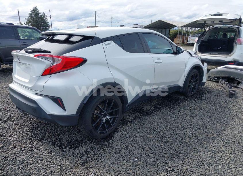 Photo 4 of 2018 Toyota C-hr XLE (VIN NMTKHMBX6JR002044)
