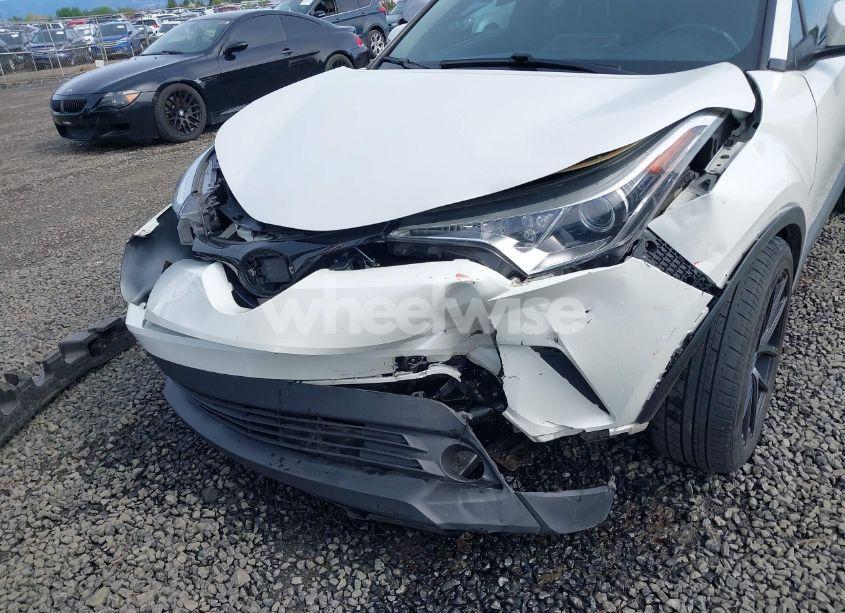 Photo 6 of 2018 Toyota C-hr XLE (VIN NMTKHMBX6JR002044)