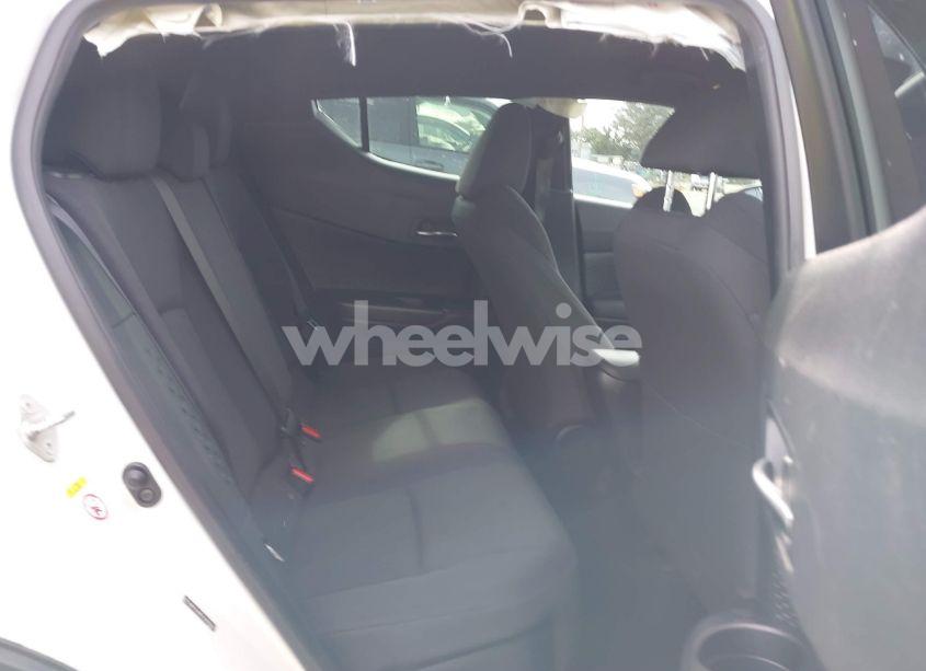 Photo 8 of 2018 Toyota C-hr XLE (VIN NMTKHMBX6JR002044)