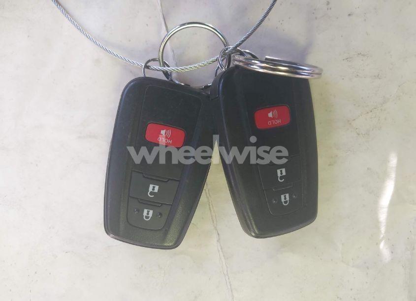 Photo 11 of 2018 Toyota C-hr XLE PREMIUM (VIN NMTKHMBX6JR018647)