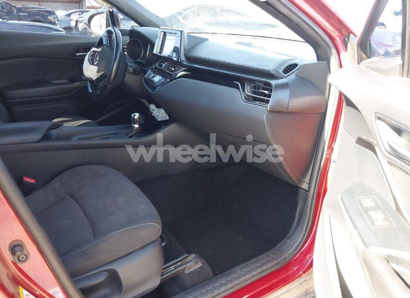 Photo 5 of 2018 Toyota C-hr XLE PREMIUM (VIN NMTKHMBX6JR018647)