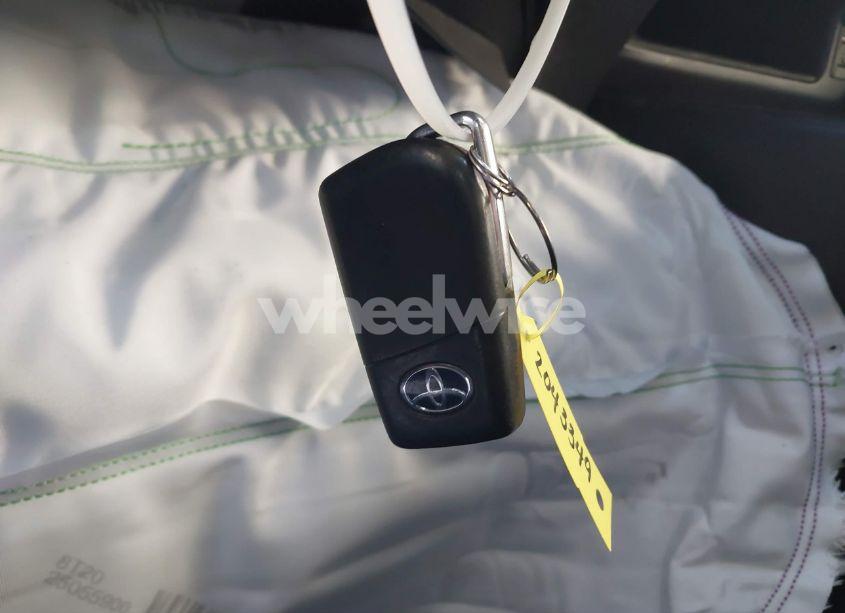 Photo 11 of 2018 Toyota C-hr XLE (VIN NMTKHMBX6JR055262)