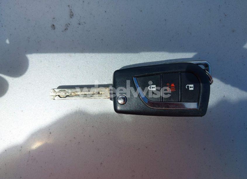 Photo 11 of 2018 Toyota C-hr XLE/XLE PREMIUM (VIN NMTKHMBX6JR059165)