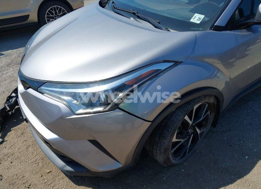 Photo 6 of 2019 Toyota C-hr LIMITED (VIN NMTKHMBX6KR101612)