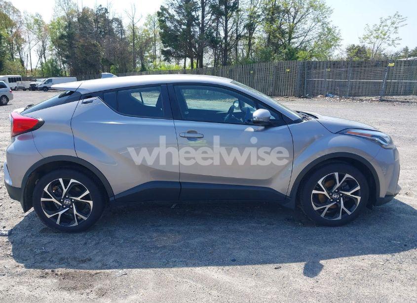 Photo 13 of 2020 Toyota C-hr XLE (VIN NMTKHMBX6LR106469)