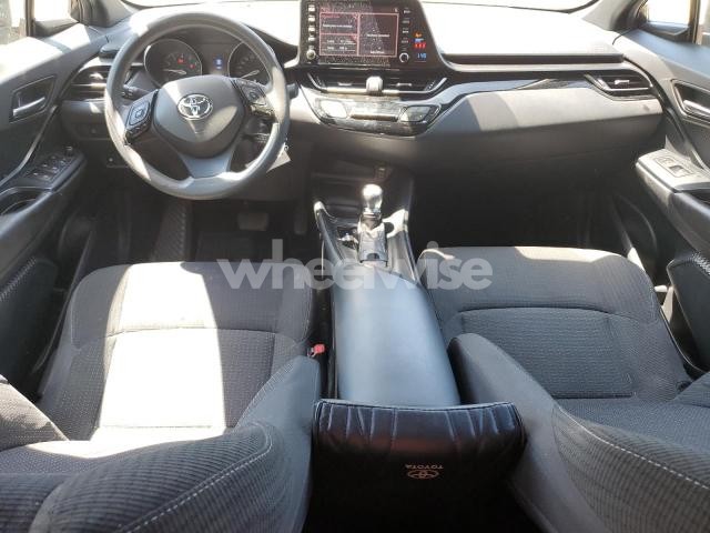 Photo 2 of 2019 TOYOTA C-HR XLE (VIN NMTKHMBX7KR069320)