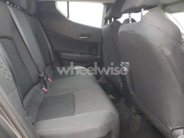 Photo 10 of 2020 TOYOTA C-HR XLE (VIN NMTKHMBX7LR110417)