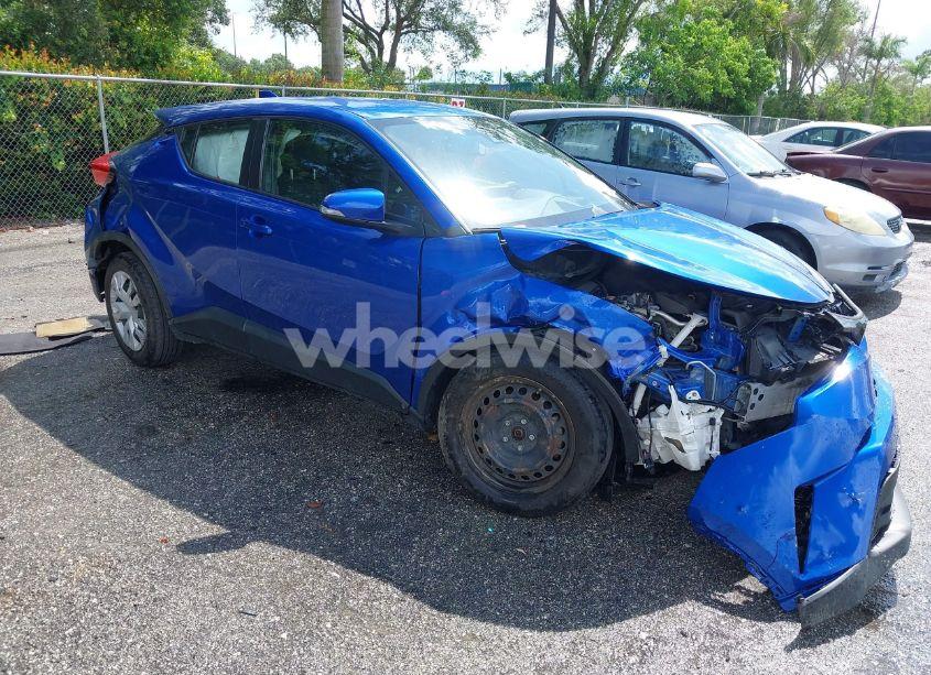 2019 Toyota C-hr LE (VIN NMTKHMBX8KR069942) main photo