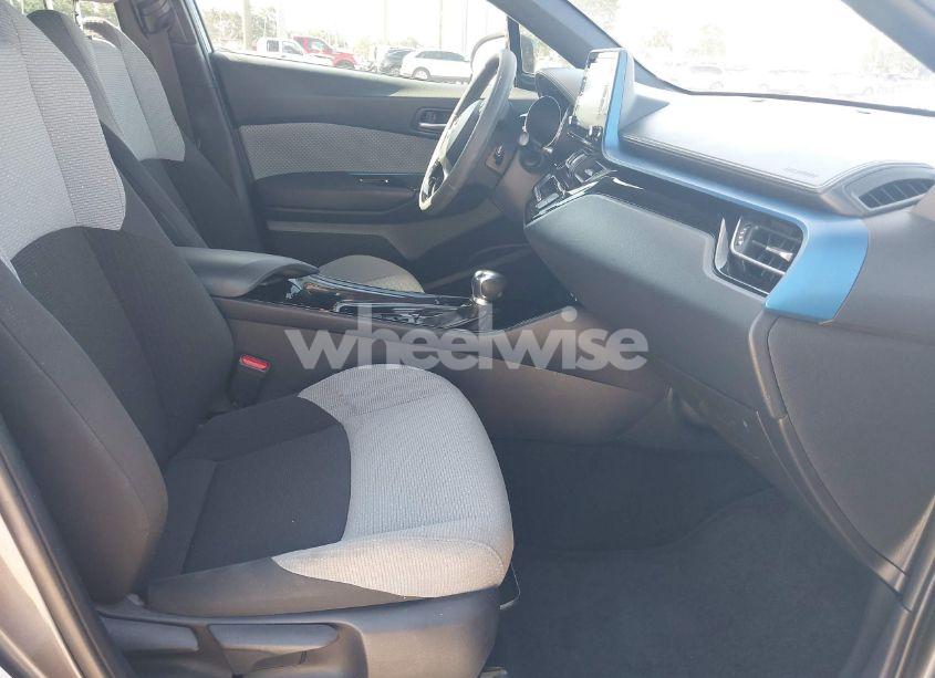 Photo 5 of 2019 Toyota C-hr LE/LIMITED/XLE (VIN NMTKHMBX8KR076177)