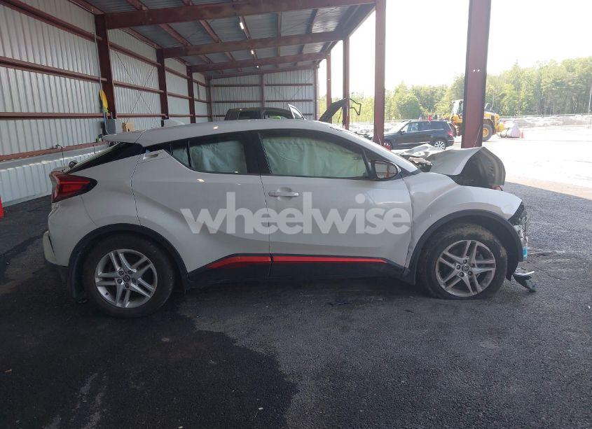 Photo 14 of 2021 Toyota C-hr LE (VIN NMTKHMBX8MR118687)