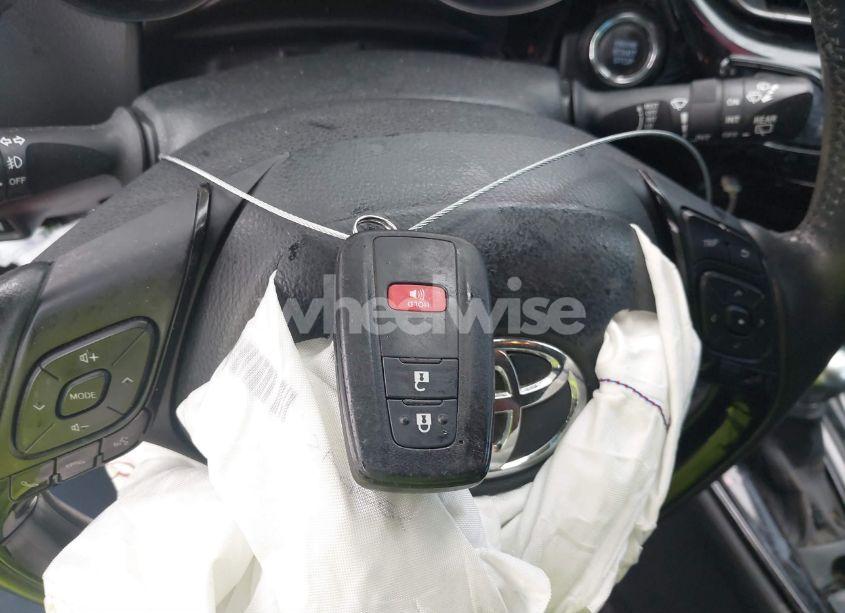 Photo 11 of 2022 Toyota C-hr LIMITED (VIN NMTKHMBX8NR143834)